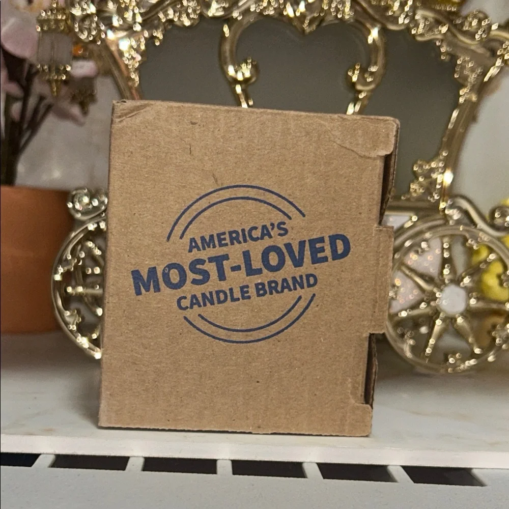 Bath and Body Works Inspire Love Rose + Vanilla Scented Candle.  8oz. New in Box - Picture 9 of 13